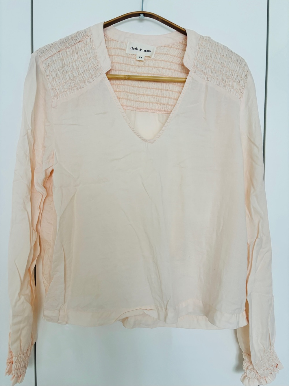 cloth & stone Pale Blush V-Neck Smocked Shoulder Blouse